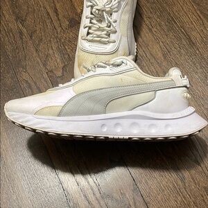 Puma White Sneakers – Men’s Size 10 Lightweight Casual Shoes